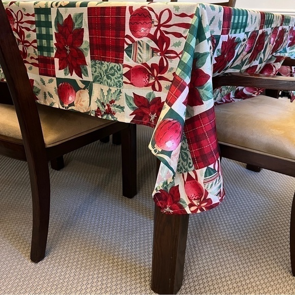 Christmas/Holiday Rectangular Tablecloth Country Patchwork Holly Poinsettia Tree - Picture 8 of 13